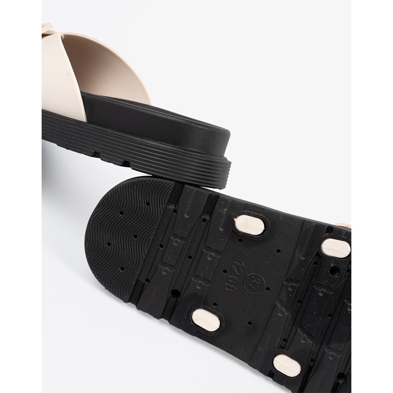 Seastar Ljus -beige kvinnors flip flops med ett gyllene spänne 1