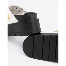 Seastar Vita flip flops på en svart plattform med stift 2