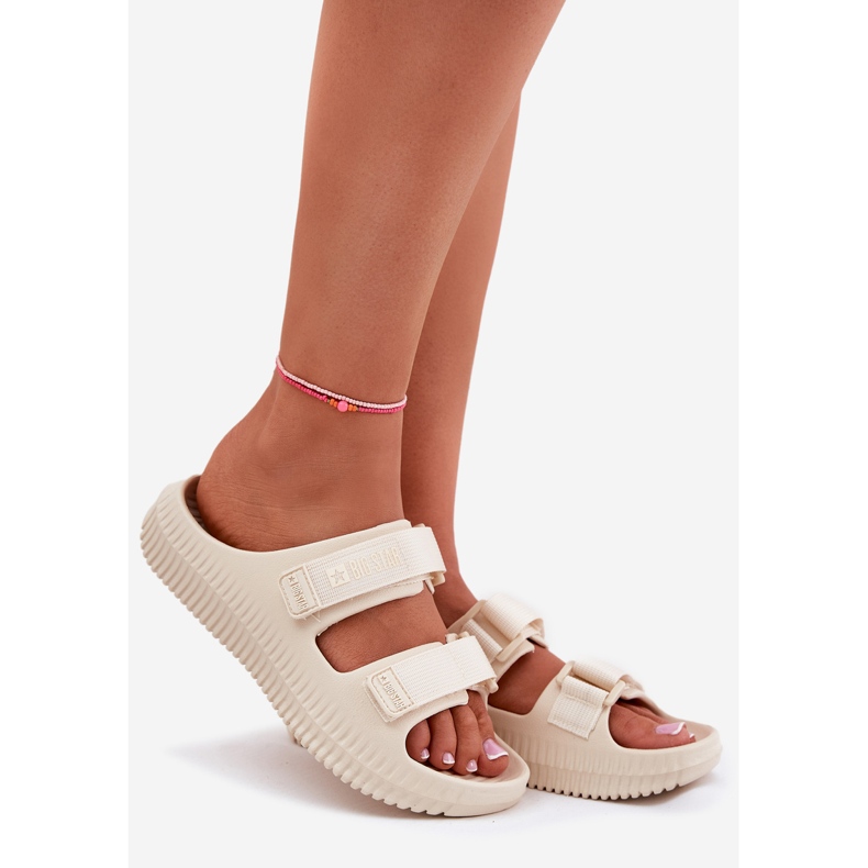 Kvinnors skum tofflor med Big Star RR274A529 kardborrband beige 1