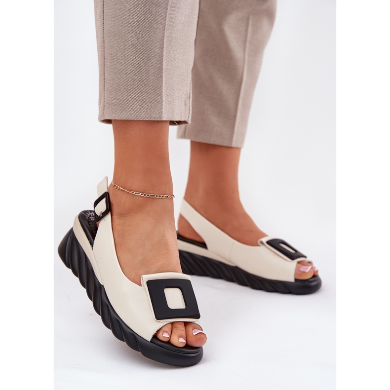 ARTIKER Kvinnors lädersandaler med en kil med dekoration Arker 56C1570 Beige 2