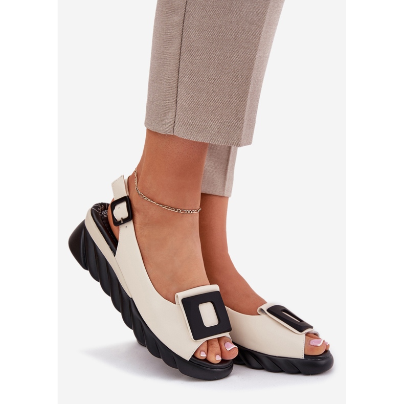 ARTIKER Kvinnors lädersandaler med en kil med dekoration Arker 56C1570 Beige 1