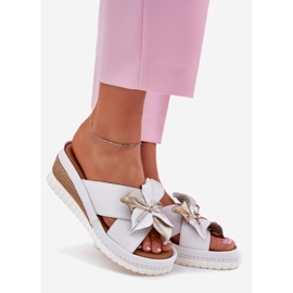 Kvinnors läderkilar med dekorativ blommartiker 52C0537 Vit 1