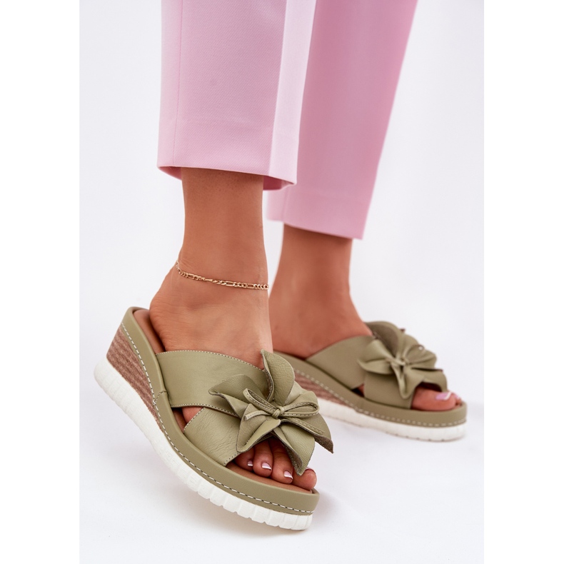 ARTIKER Kvinnors läderkilar med en dekorativ blommor Artikemer 52C0503 Green grön 2