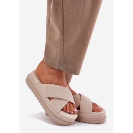 Kvinnors flip flops på plattformen med sammanflätade beige ränder 1