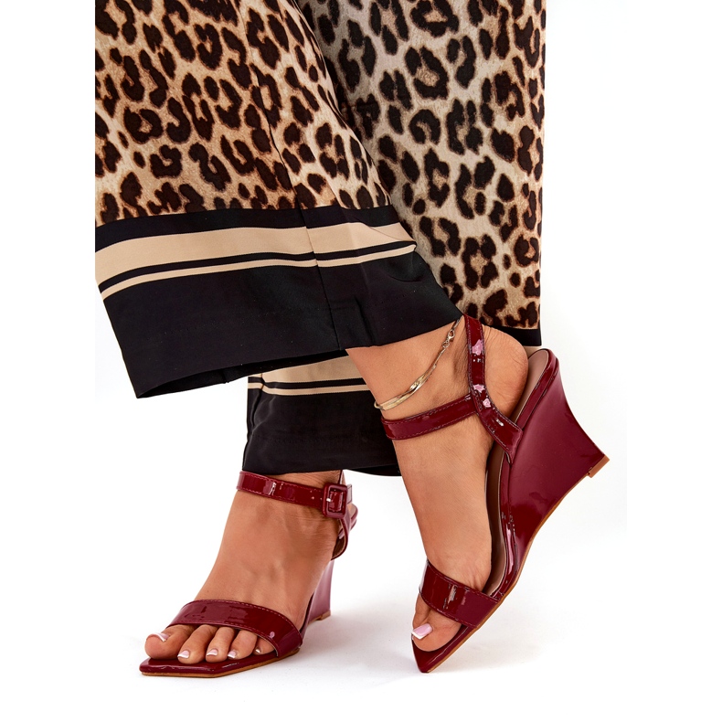 Målade kvinnasandaler för vinröd kil 1