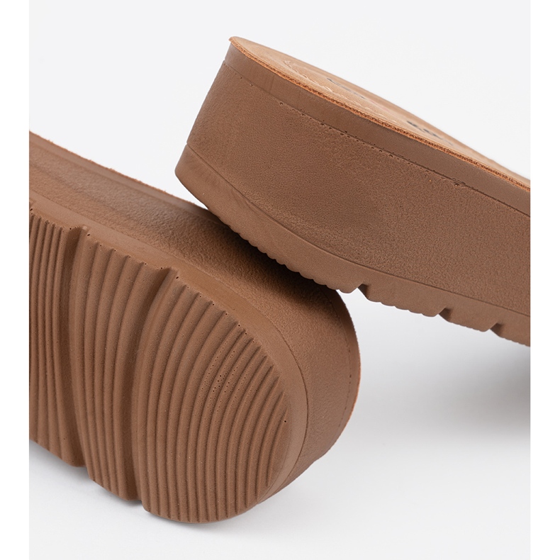 Seastar Svarta flip flops dekorerade med en gyllene klämma 1