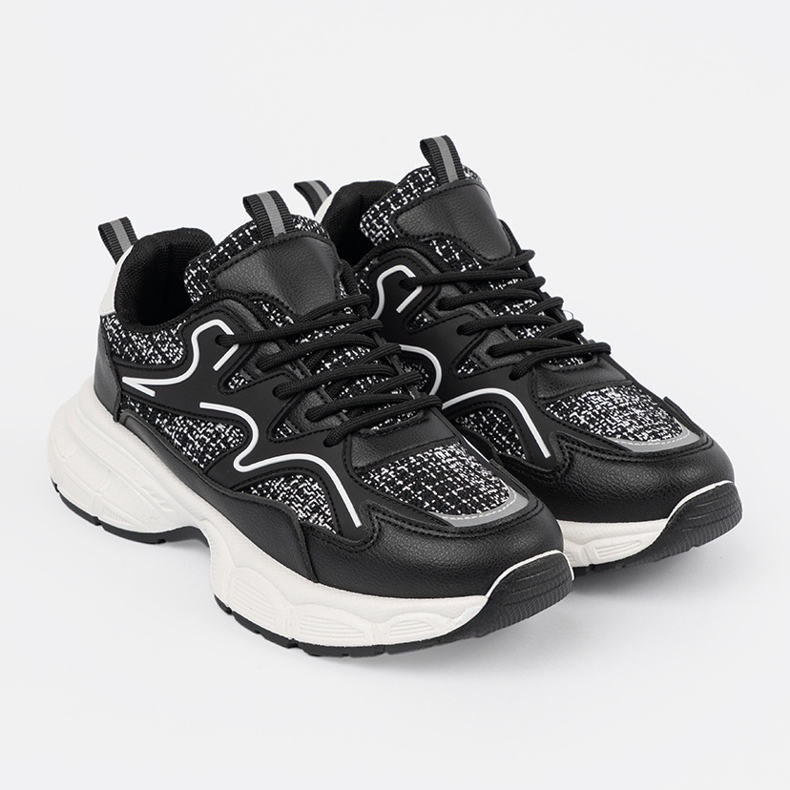 Shelvt Svarta kvinnors sneakers med dekorativa insatser 1