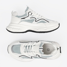 Shelvt Vita och gröna sneakers med dekorativa insatser 4
