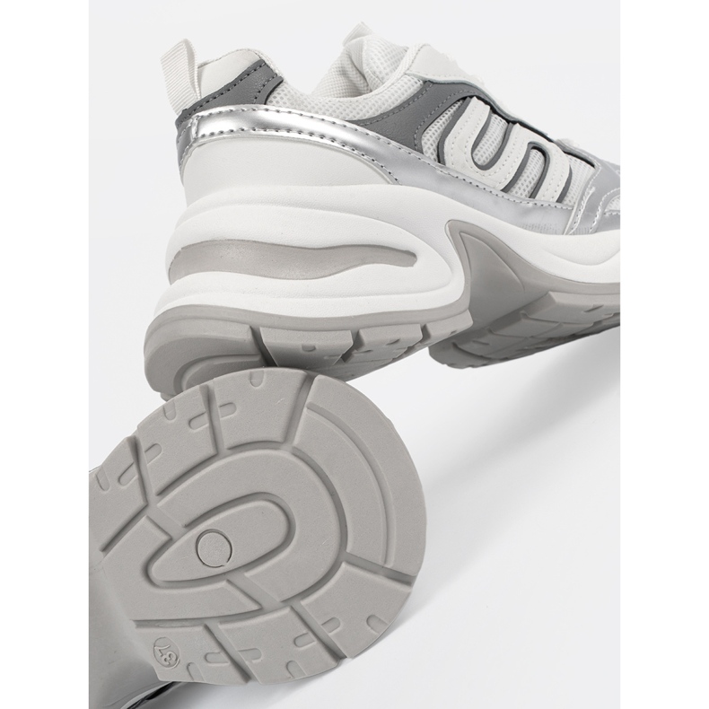 Vita kvinnors sneakers med silverinsatser 1