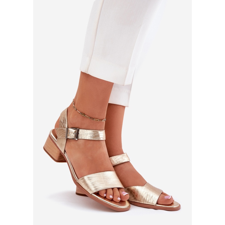 Maciejka n6802-25 läderläder sandaler gyllene 1