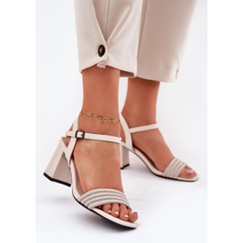 Kvinnors sandaler på stolpen med zirkoner och Vinceza 62228 svart beige 2