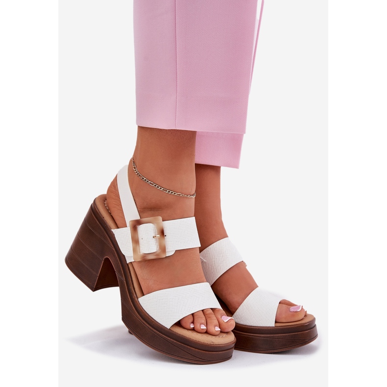 Kvinnors sandaler på en massiv häl- och Vinceza -plattform 17387 vit 1