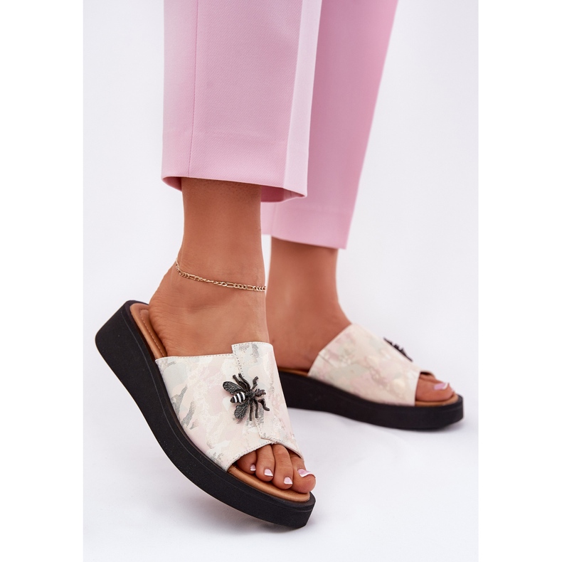 Kvinnors läder tofflor med en Vinceza 66752 beige brosch 2