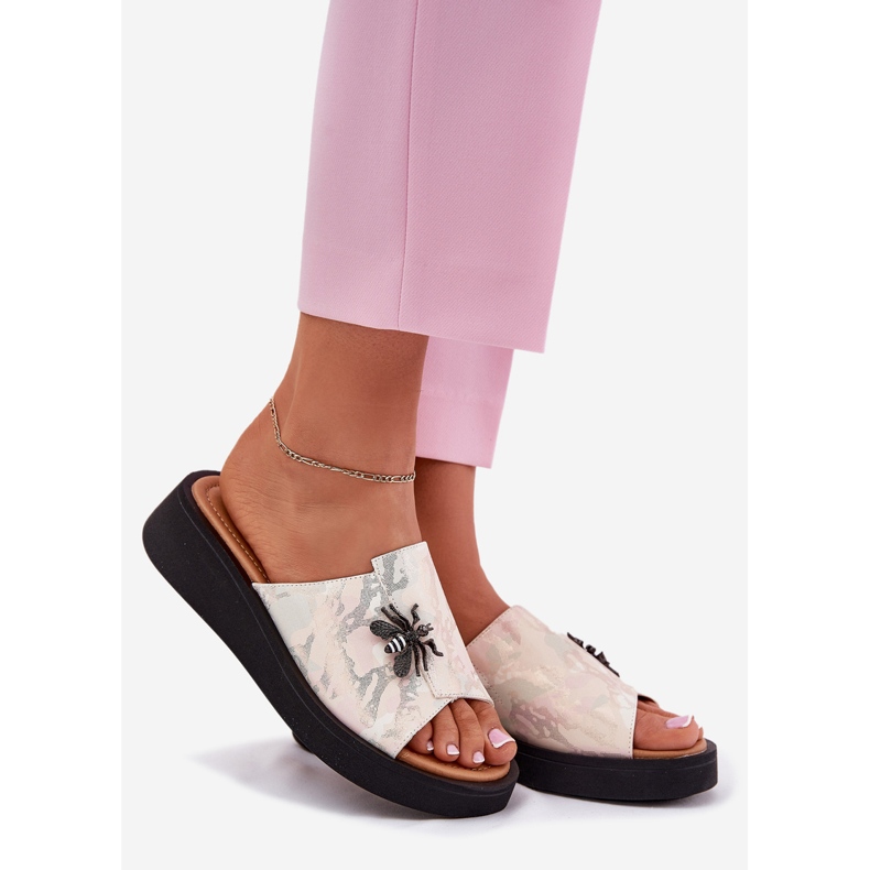 Kvinnors läder tofflor med en Vinceza 66752 beige brosch 1