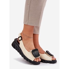 Läder lackerade kvinnors sandaler med forntida dekoration Artiker 56C1567 Beige 1