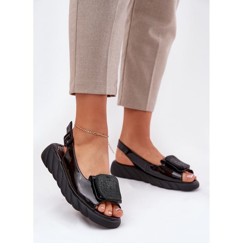 ARTIKER Läder lackerade kvinnosandaler med en kil med dekoration Arker 56C1564 svart 2