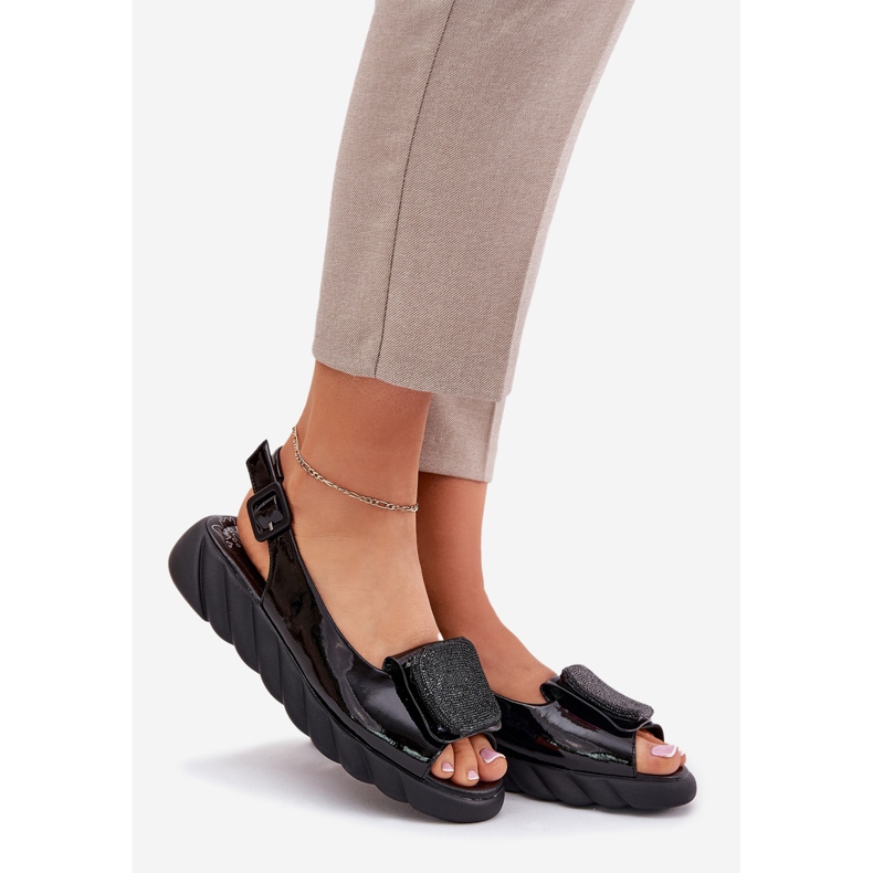 ARTIKER Läder lackerade kvinnosandaler med en kil med dekoration Arker 56C1564 svart 1
