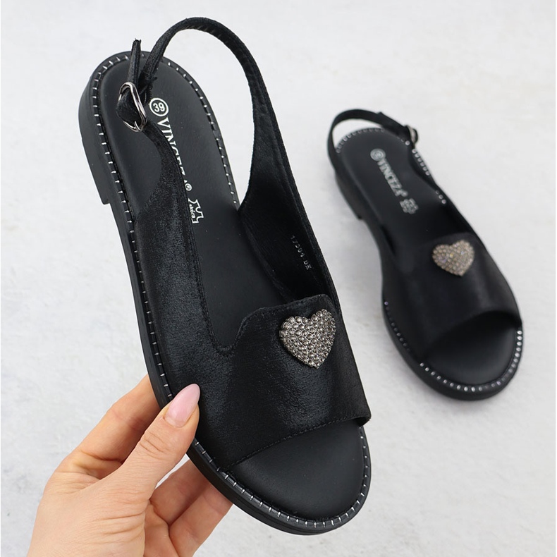 Platta kvinnosandaler med dekoration svart Vinceza 17384 1