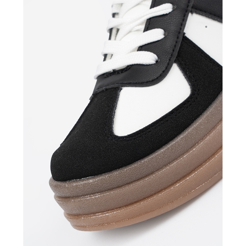 Shelvt Svarta och vita plattformssneakers 1