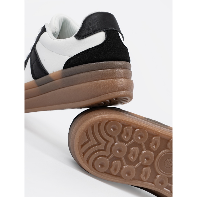 Shelvt Svarta och vita plattformssneakers 2