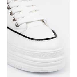 Shelvt Kvinnors vita sneakers på plattformen 5