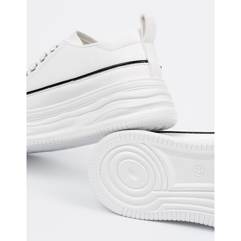 Shelvt Kvinnors vita sneakers på plattformen 1