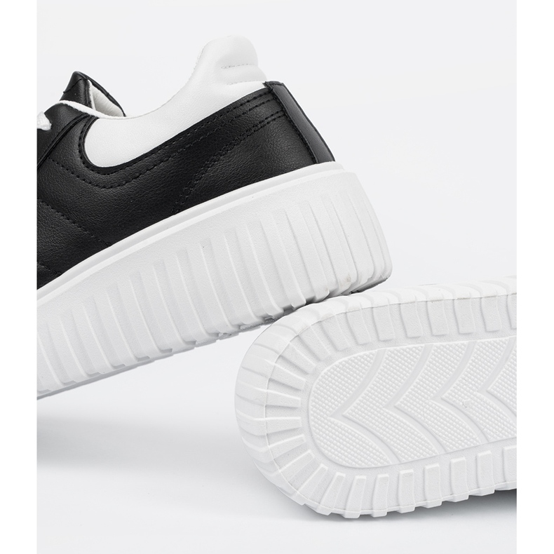 Shelvt Kvinnors svarta sneakers med vita skär 1