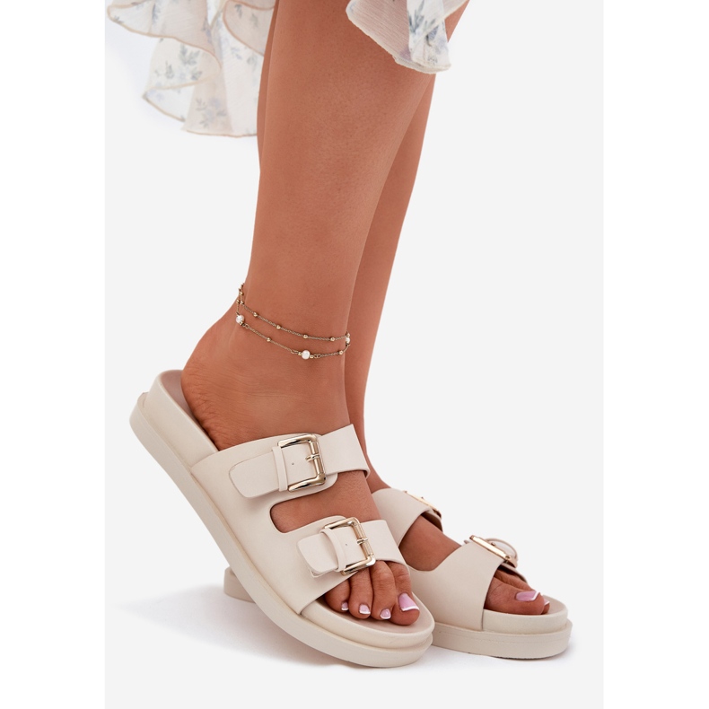 EVento Kvinnors flip flops med gyllene spännen beige 1