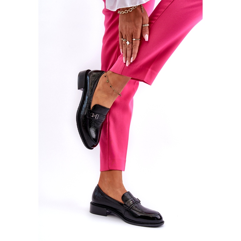 Vinceza Kvinnors lackerade svarta loafers med en prydnad 3