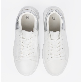 Shelvt Vita kvinnors sneakers med silverinsatser silver- 4