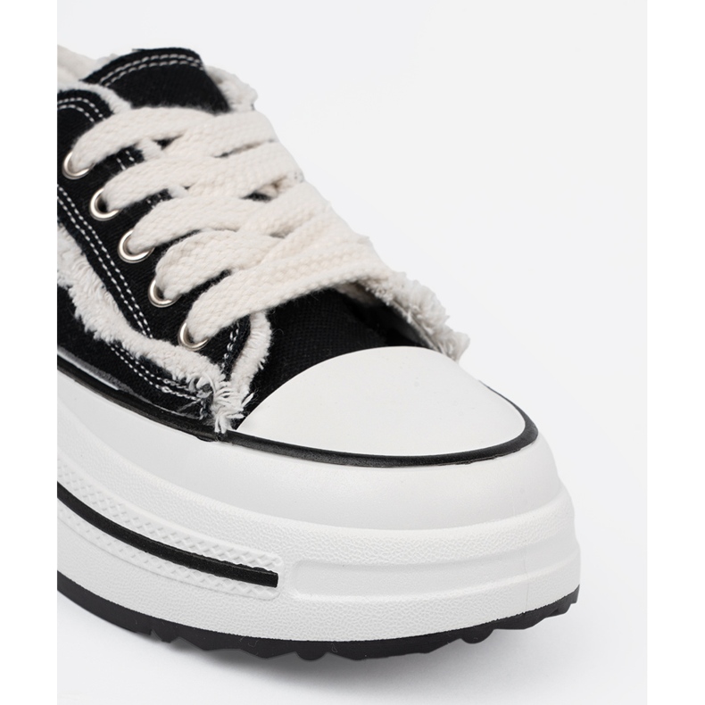 Shelvt Svarta kvinnors sneakers med vita skär 1