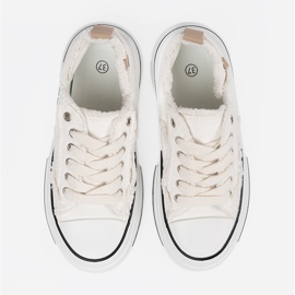 Shelvt Vita kvinnors sneakers på plattformen 4