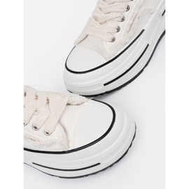 Shelvt Vita kvinnors sneakers på plattformen 1