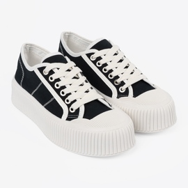 Shelvt Svarta sneakers snörda på en tjock sula 2