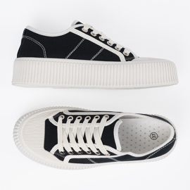 Shelvt Svarta sneakers snörda på en tjock sula 4