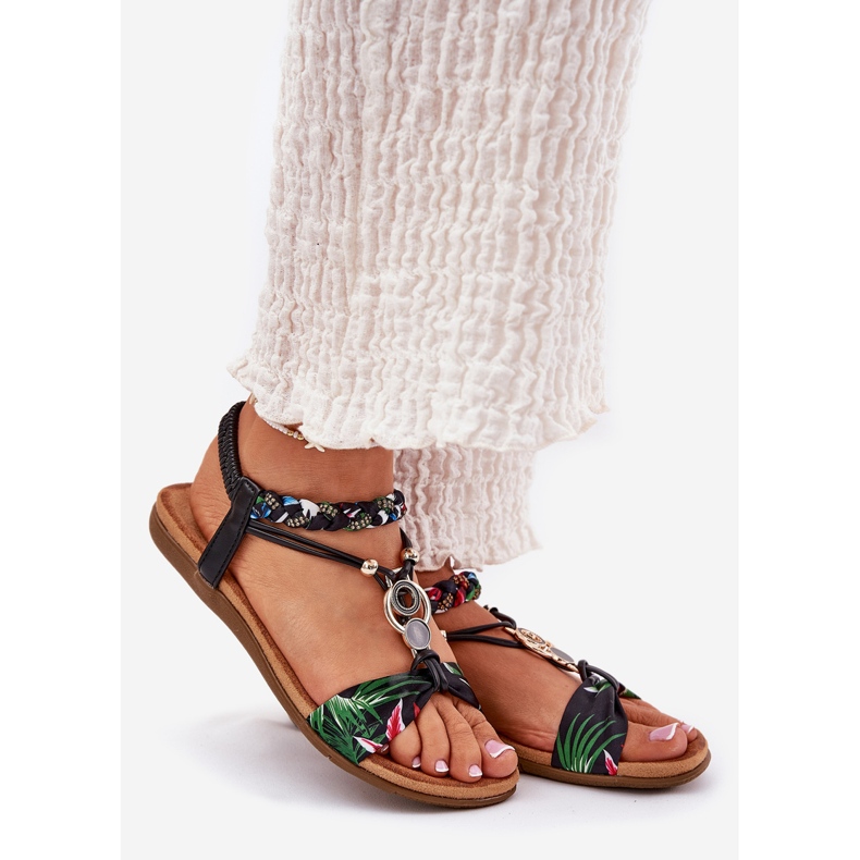 Platta kvinnosandaler med flätat bälte och dekoration Artiker 56C1318 svart 1