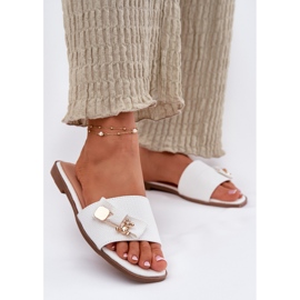Inna Flat -hane kvinnors flip flops med en vit båge 2