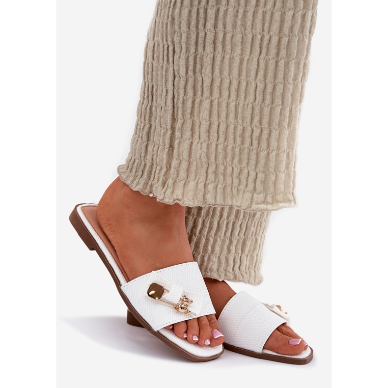 Inna Flat -hane kvinnors flip flops med en vit båge 1