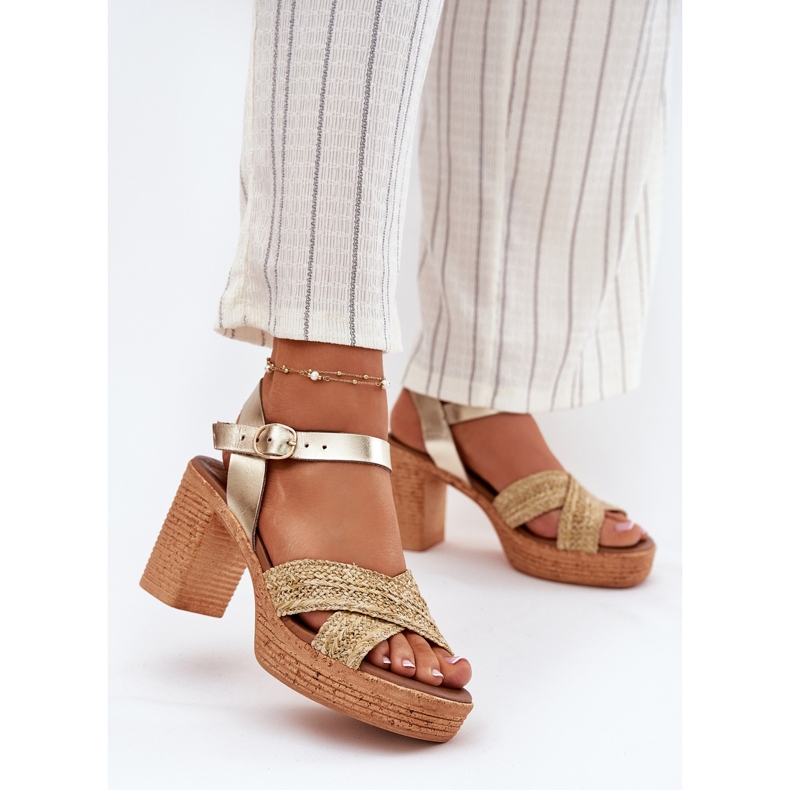 Lädersandaler på pelaren med flätning på Zazoo 40460 guldband gyllene 2