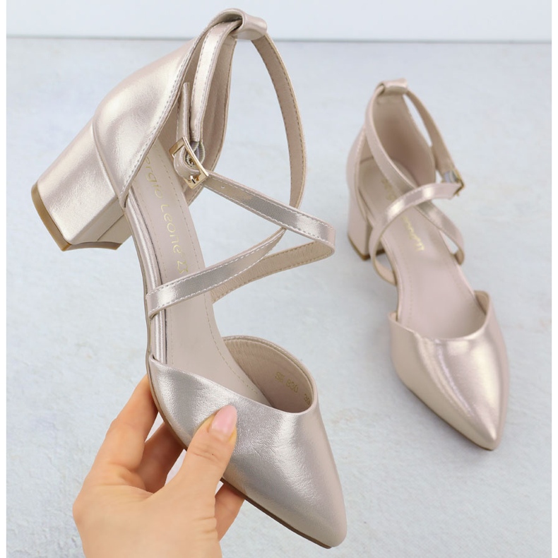 Kvinnors sandaler på Golden Sergio Leone SK-830 Post gyllene 1