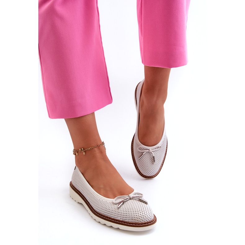 Genombrutna ballerinaskor för kvinnor gjorda av naturligt läder Maciejka P6509-11 Vit 2