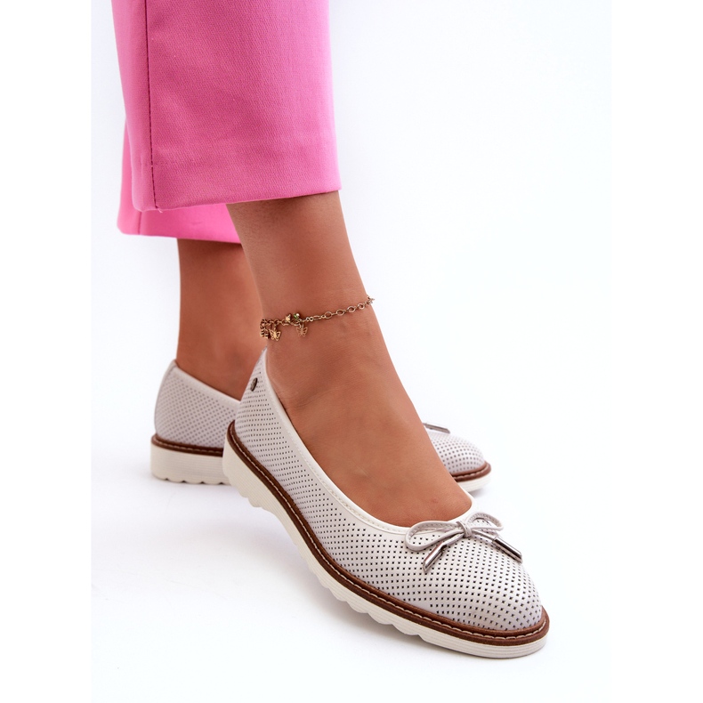 Genombrutna ballerinaskor för kvinnor gjorda av naturligt läder Maciejka P6509-11 Vit 3