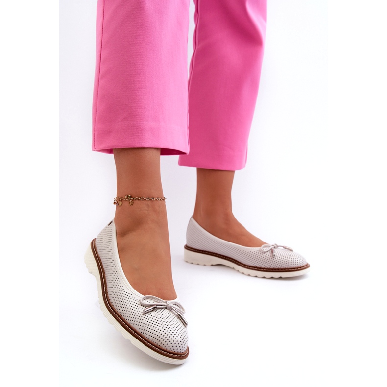 Genombrutna ballerinaskor för kvinnor gjorda av naturligt läder Maciejka P6509-11 Vit 1