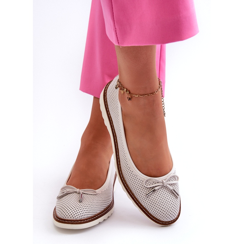 Genombrutna ballerinaskor för kvinnor gjorda av naturligt läder Maciejka P6509-11 Vit 4