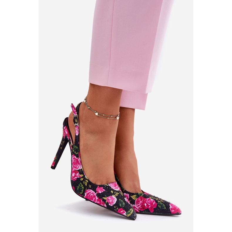 Inna Dekorerade sandaler på en hög häl i svarta rosor 1