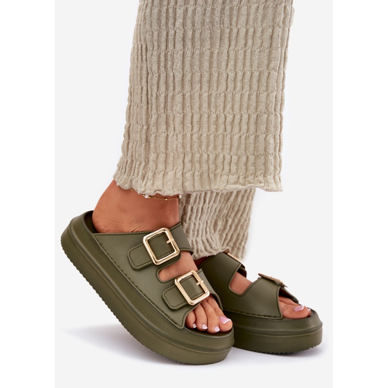 Inna Kvinnors flip flops på plattformen med gyllene spännen gröna 1