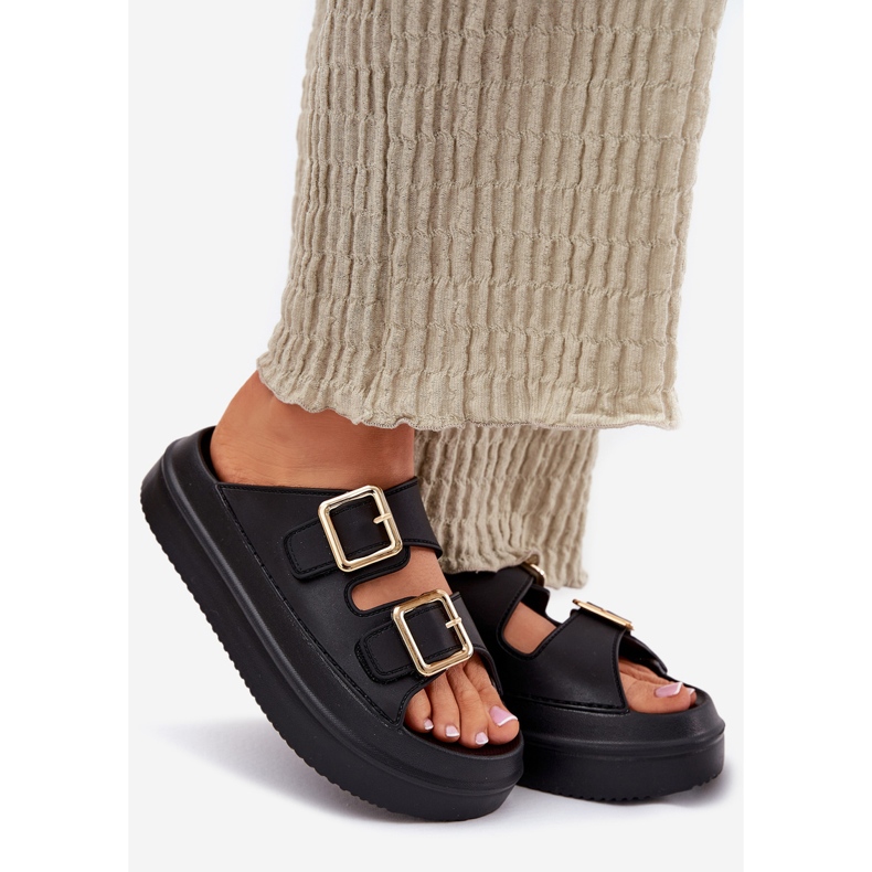 Inna Kvinnors flip flops på plattformen med gyllene klämmor svart 1