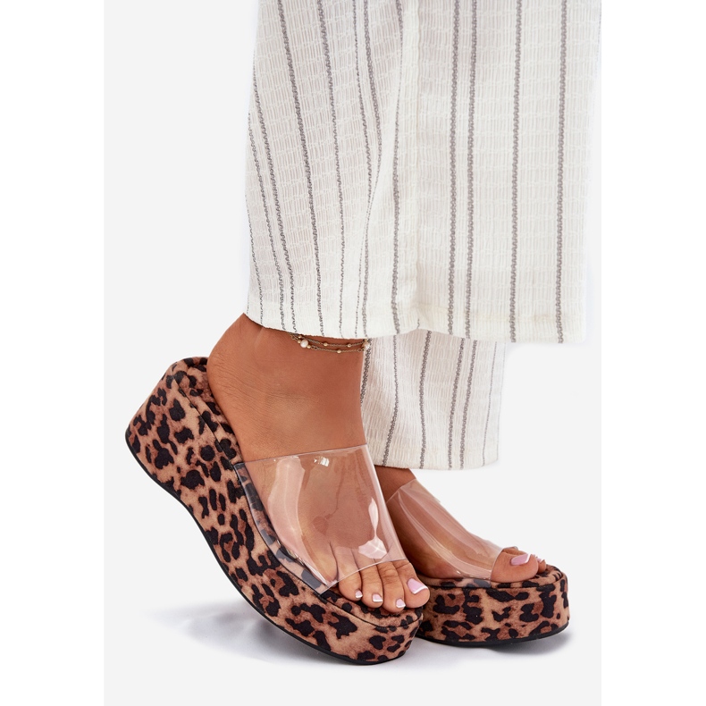 Inna Kvinnors flip flops med en transparent kil We Leopard Bar brun 1