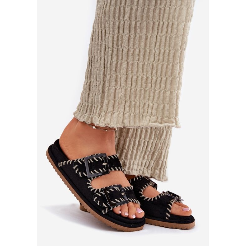 Inna Kvinnors flip flops med spännen och dekorativ svart beskjutning 1