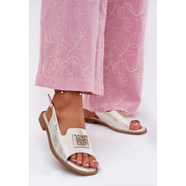 S.Barski Elegant plattklackade kvinnasandaler med en prydnad av S. Barski KV51-082 Silver 2